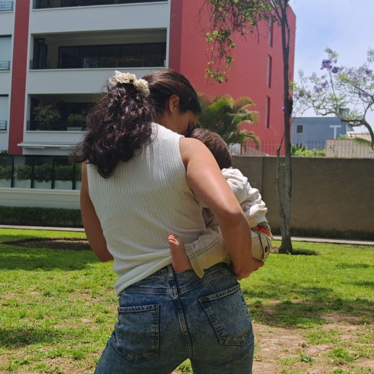 Ergonomía al cargar: evita la tendinitis con estos hábitos